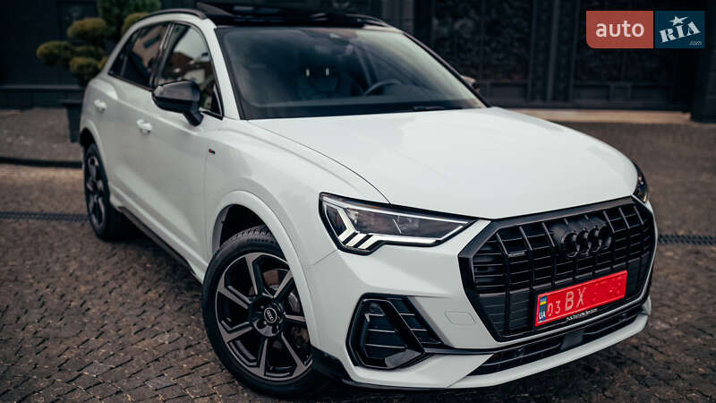 Внедорожник / Кроссовер Audi Q3 2022 в 