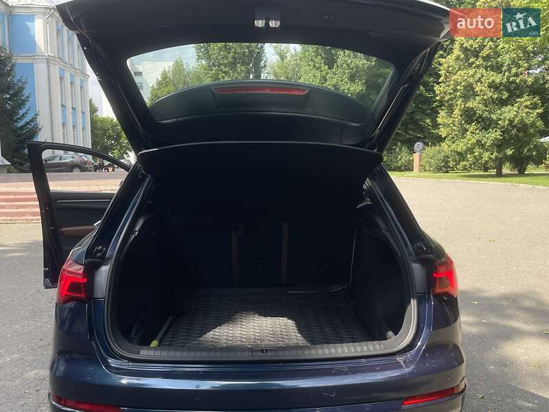 Внедорожник / Кроссовер Audi Q3 2019 в Киеве