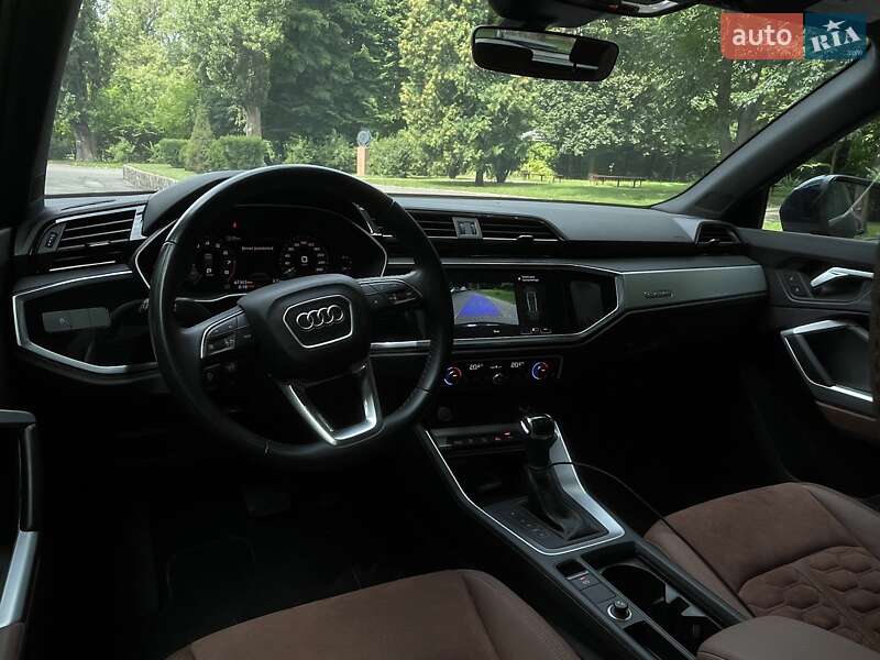 Внедорожник / Кроссовер Audi Q3 2019 в Киеве
