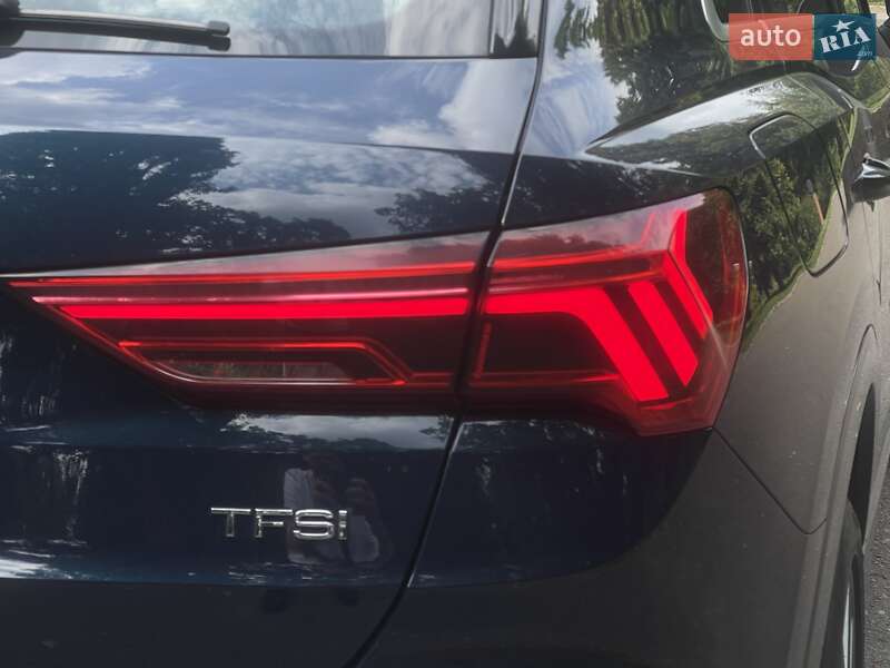 Внедорожник / Кроссовер Audi Q3 2019 в Киеве