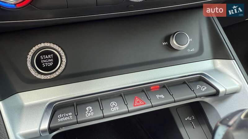 Внедорожник / Кроссовер Audi Q3 2021 в Киеве