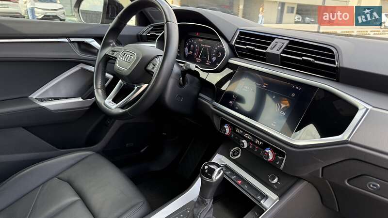Внедорожник / Кроссовер Audi Q3 2021 в Киеве