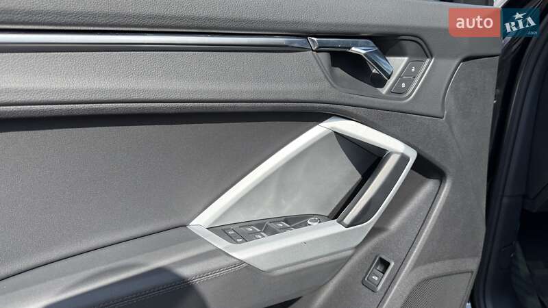 Внедорожник / Кроссовер Audi Q3 2021 в Киеве