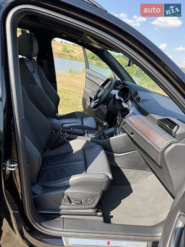 Внедорожник / Кроссовер Audi Q3 2023 в Днепре