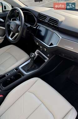 Внедорожник / Кроссовер Audi Q3 2021 в 