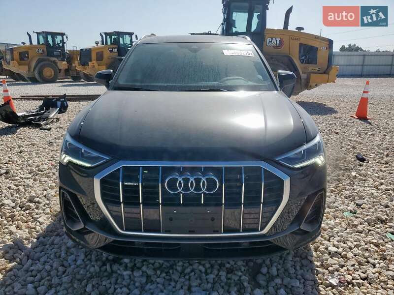 Внедорожник / Кроссовер Audi Q3 2024 в 