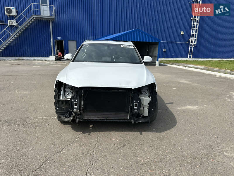Внедорожник / Кроссовер Audi Q3 2015 в 