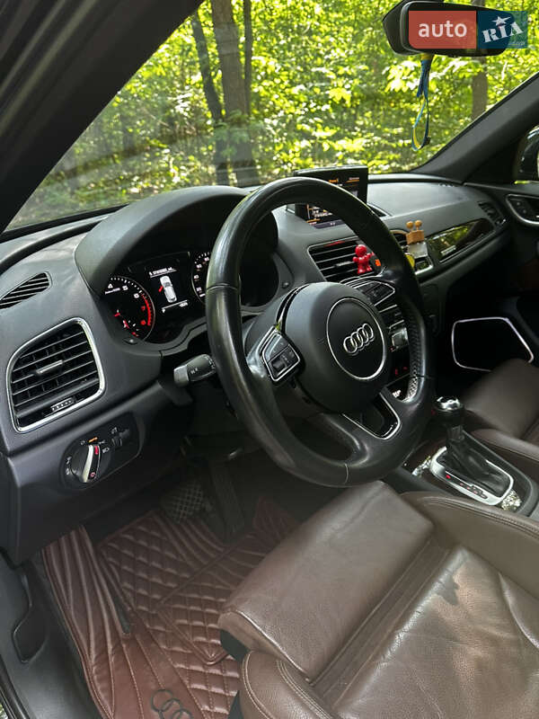 Внедорожник / Кроссовер Audi Q3 2017 в Карловке