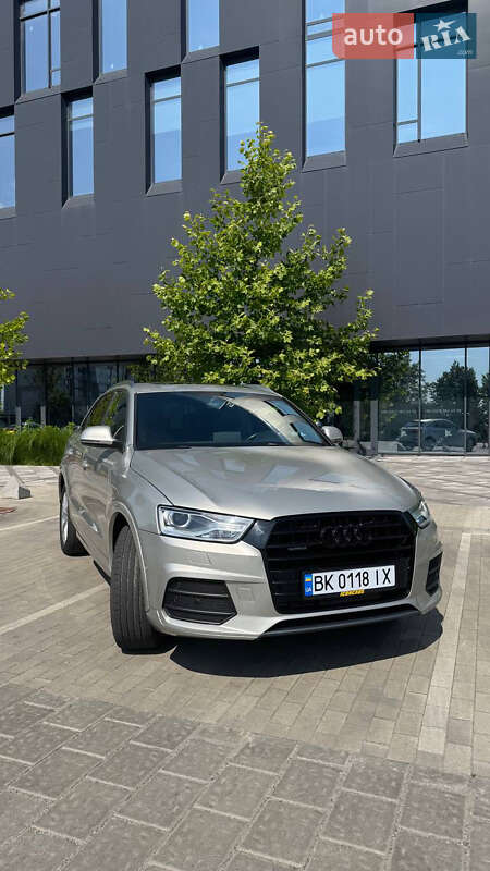 Внедорожник / Кроссовер Audi Q3 2016 в 