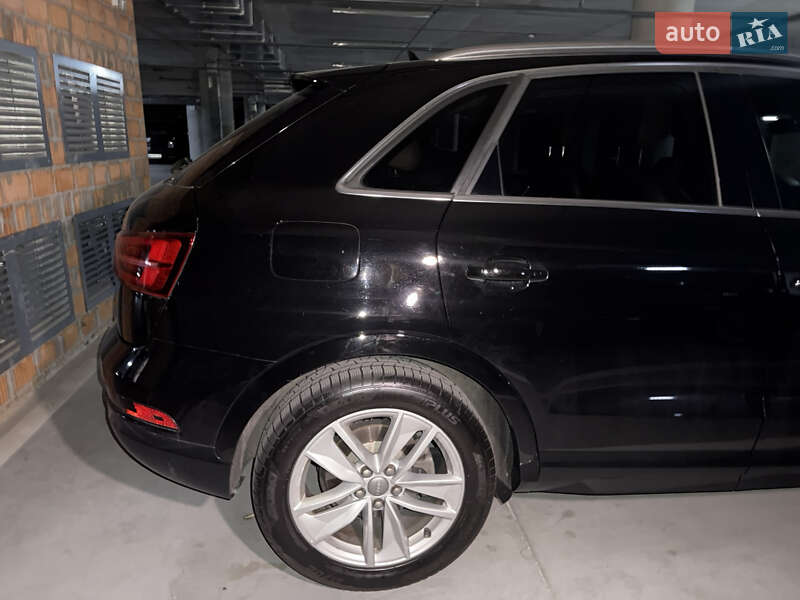Внедорожник / Кроссовер Audi Q3 2017 в Киеве