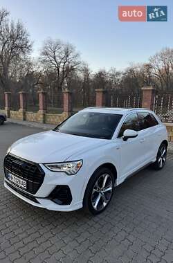 Внедорожник / Кроссовер Audi Q3 2019 в 