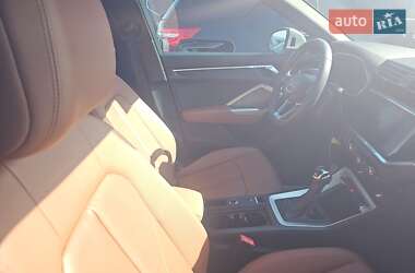 Внедорожник / Кроссовер Audi Q3 2021 в 