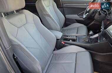 Внедорожник / Кроссовер Audi Q3 2020 в 