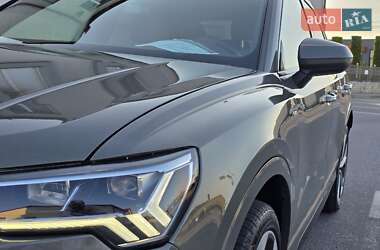 Внедорожник / Кроссовер Audi Q3 2020 в 