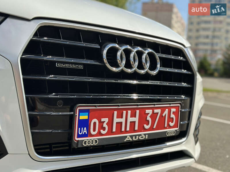 Внедорожник / Кроссовер Audi Q3 2018 в Киеве