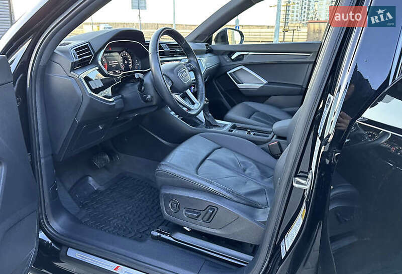 Внедорожник / Кроссовер Audi Q3 2019 в Киеве