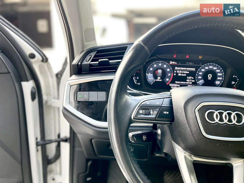 Внедорожник / Кроссовер Audi Q3 2019 в Киеве