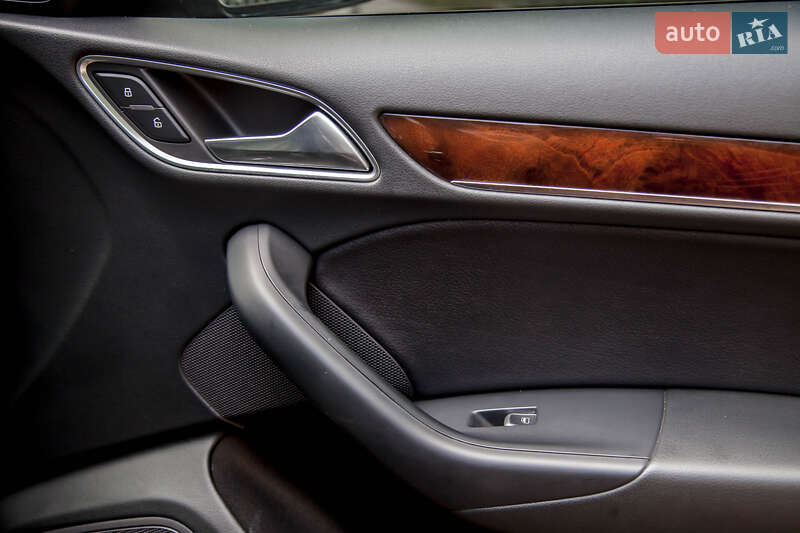 Внедорожник / Кроссовер Audi Q3 2017 в Львове