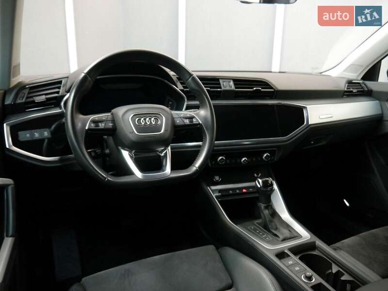 Внедорожник / Кроссовер Audi Q3 2019 в Киеве