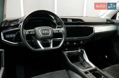 Внедорожник / Кроссовер Audi Q3 2019 в 