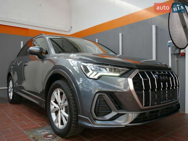 Внедорожник / Кроссовер Audi Q3 2019 в Киеве