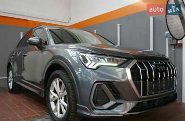 Внедорожник / Кроссовер Audi Q3 2019 в 