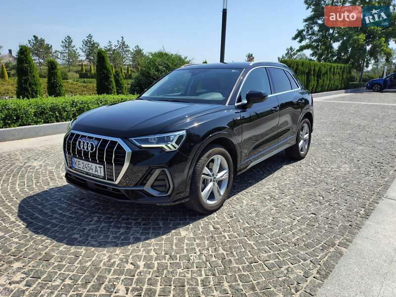 Внедорожник / Кроссовер Audi Q3 2021 в 