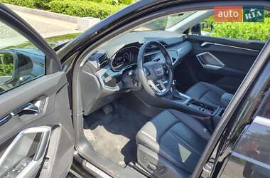Внедорожник / Кроссовер Audi Q3 2021 в 