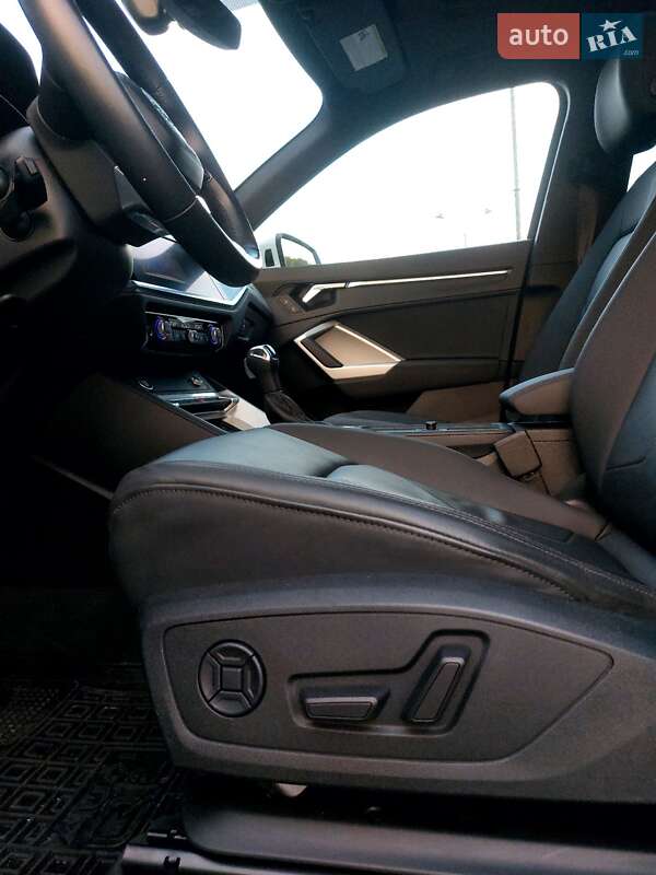 Внедорожник / Кроссовер Audi Q3 2021 в Львове