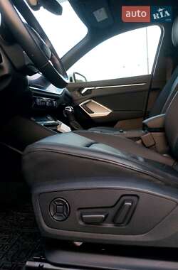 Внедорожник / Кроссовер Audi Q3 2021 в 