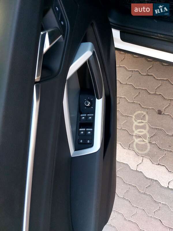 Внедорожник / Кроссовер Audi Q3 2021 в Львове