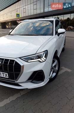 Внедорожник / Кроссовер Audi Q3 2021 в 