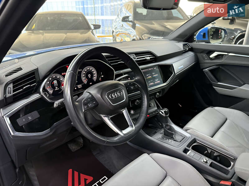 Внедорожник / Кроссовер Audi Q3 2019 в Одессе