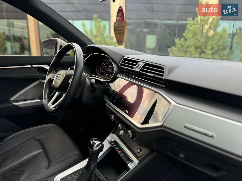Внедорожник / Кроссовер Audi Q3 2019 в Хмельницком