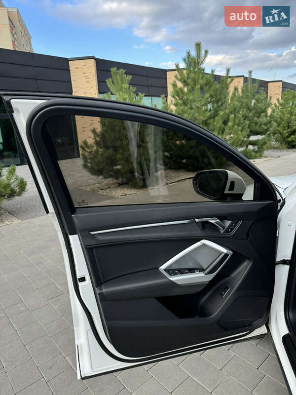 Внедорожник / Кроссовер Audi Q3 2019 в Хмельницком