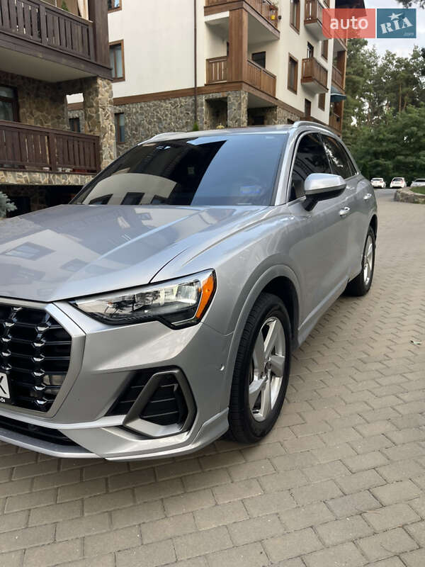 Внедорожник / Кроссовер Audi Q3 2020 в Киеве