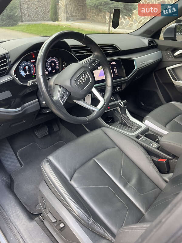 Внедорожник / Кроссовер Audi Q3 2020 в Киеве