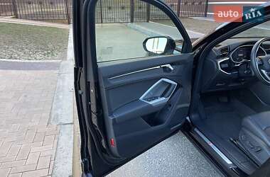 Внедорожник / Кроссовер Audi Q3 2021 в 