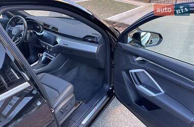 Внедорожник / Кроссовер Audi Q3 2021 в 