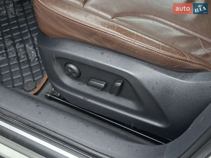 Внедорожник / Кроссовер Audi Q3 2015 в Тернополе