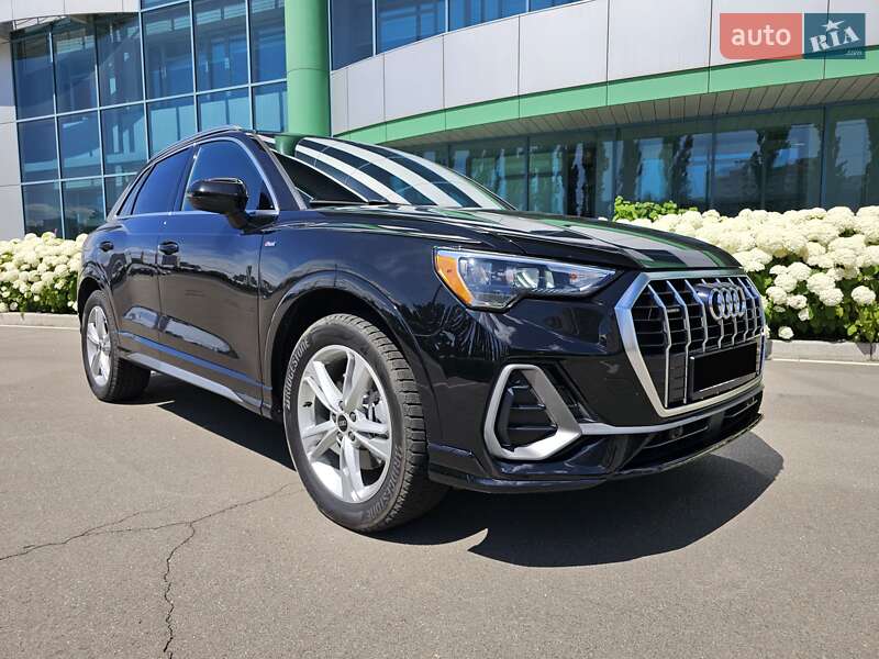 Внедорожник / Кроссовер Audi Q3 2020 в Киеве