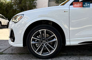 Внедорожник / Кроссовер Audi Q3 2021 в 