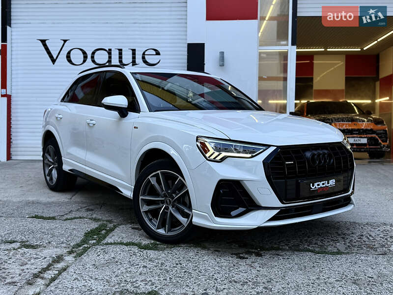 Внедорожник / Кроссовер Audi Q3 2021 в 