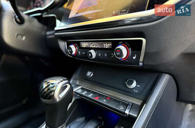 Внедорожник / Кроссовер Audi Q3 2021 в 