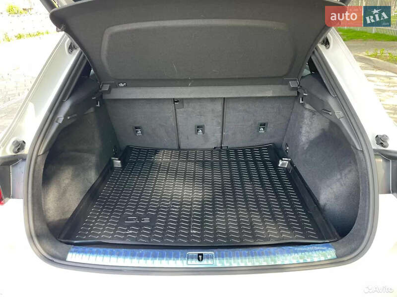 Внедорожник / Кроссовер Audi Q3 2023 в Львове