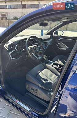 Внедорожник / Кроссовер Audi Q3 2020 в 