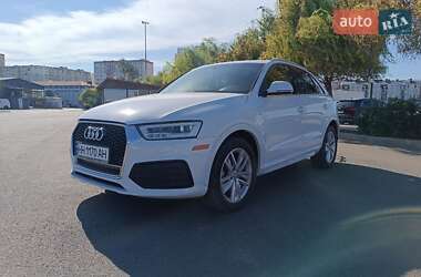 Позашляховик / Кросовер Audi Q3 2017 в 