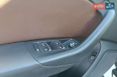 Позашляховик / Кросовер Audi Q3 2017 в 