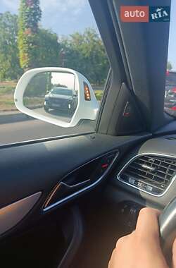 Позашляховик / Кросовер Audi Q3 2017 в 