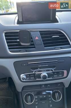 Позашляховик / Кросовер Audi Q3 2017 в 